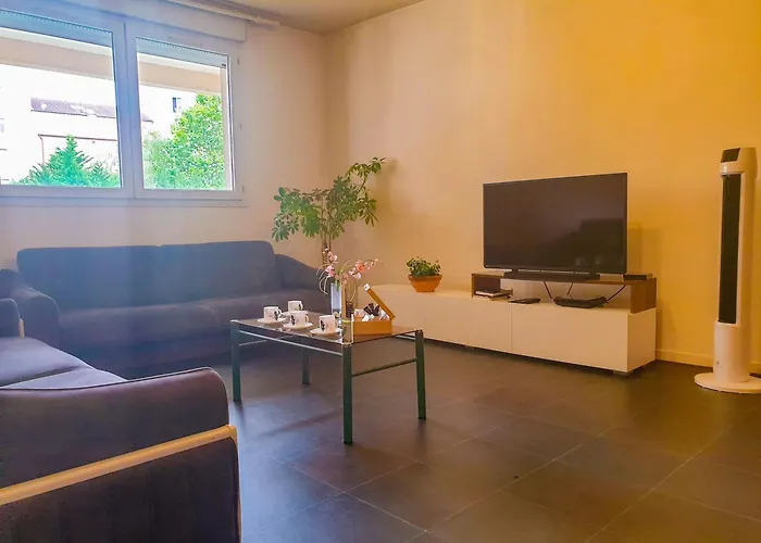 Paisible Et Spacieux Appartement Au Calme Proche Metro Limitrophe De Lyon