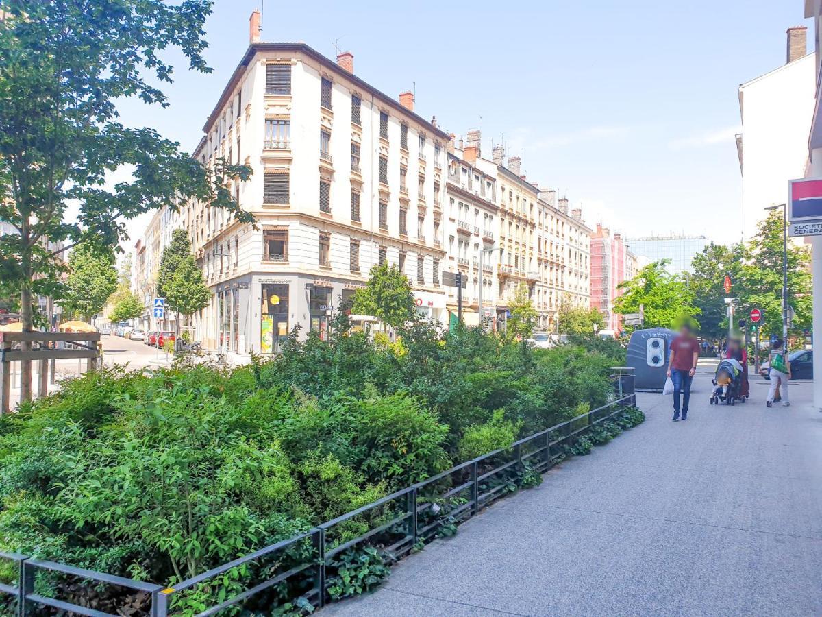 Appartement Paisible Et Spacieux Au Calme Proche Metro Limitrophe De Lyon