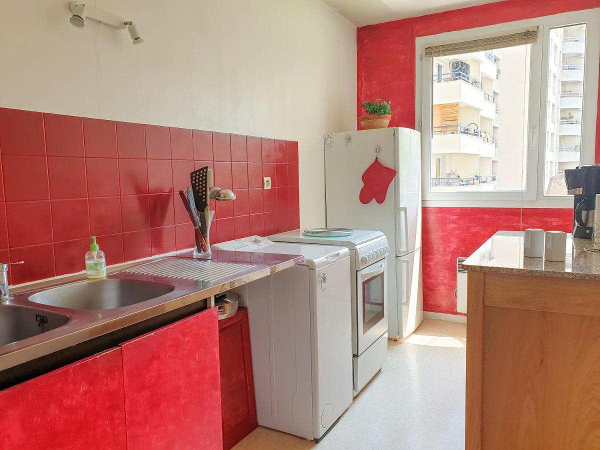 Paisible Et Spacieux Au Calme Proche Metro Limitrophe De Lyon Appartement